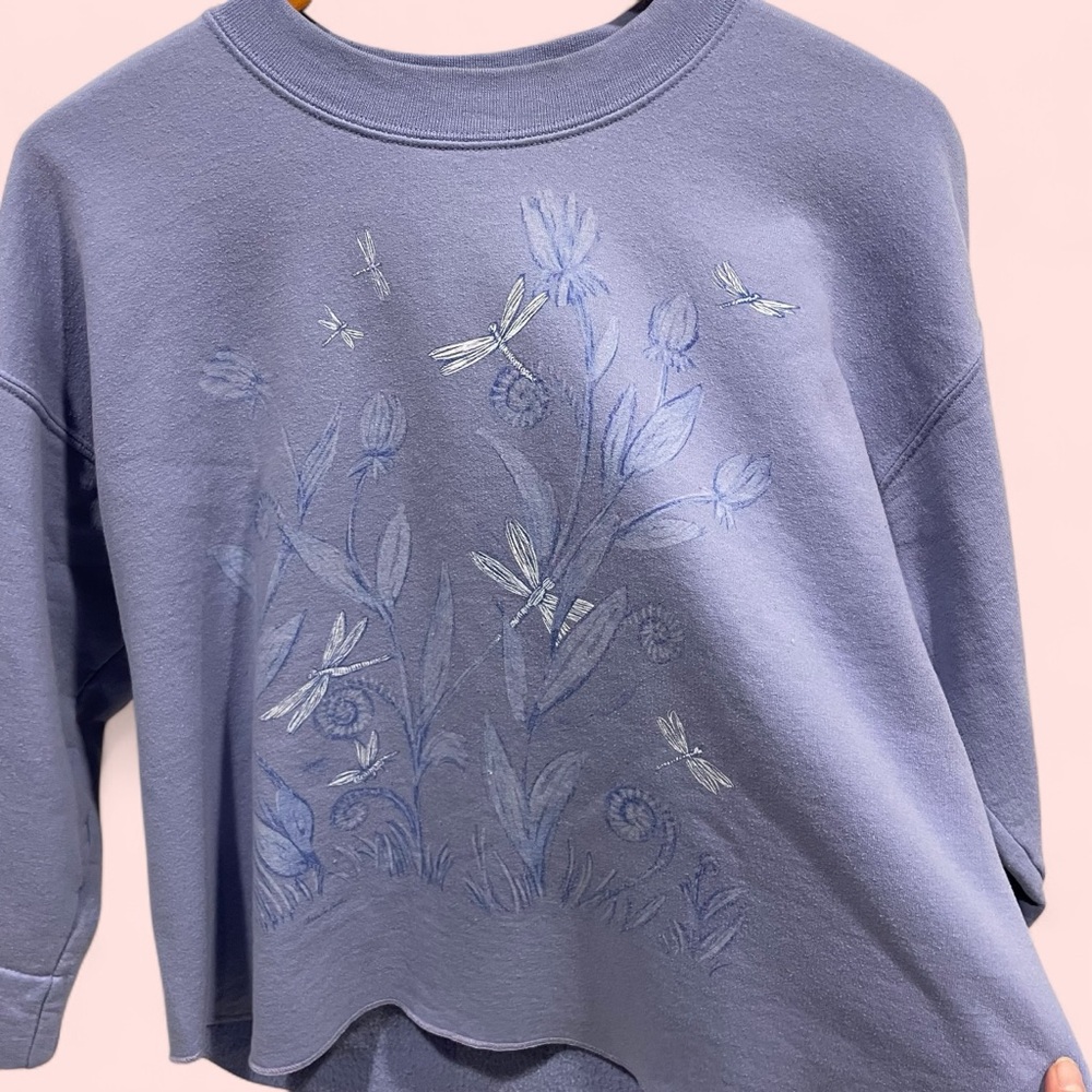 Vintage 80’s lovely lavender raw hem dragonfly wide sleeve sweatshirt soft